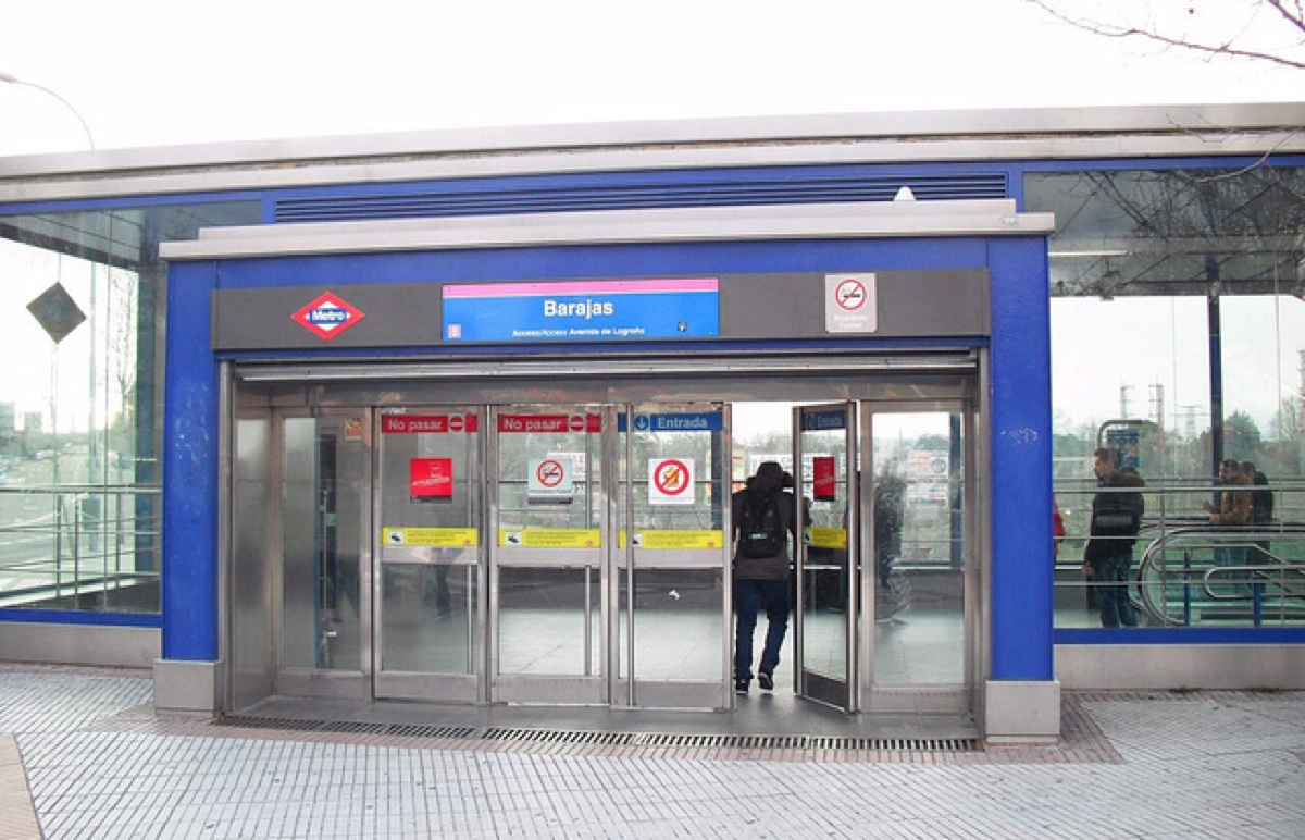 Estación de Metro de Barajas, a 300 m del edificio